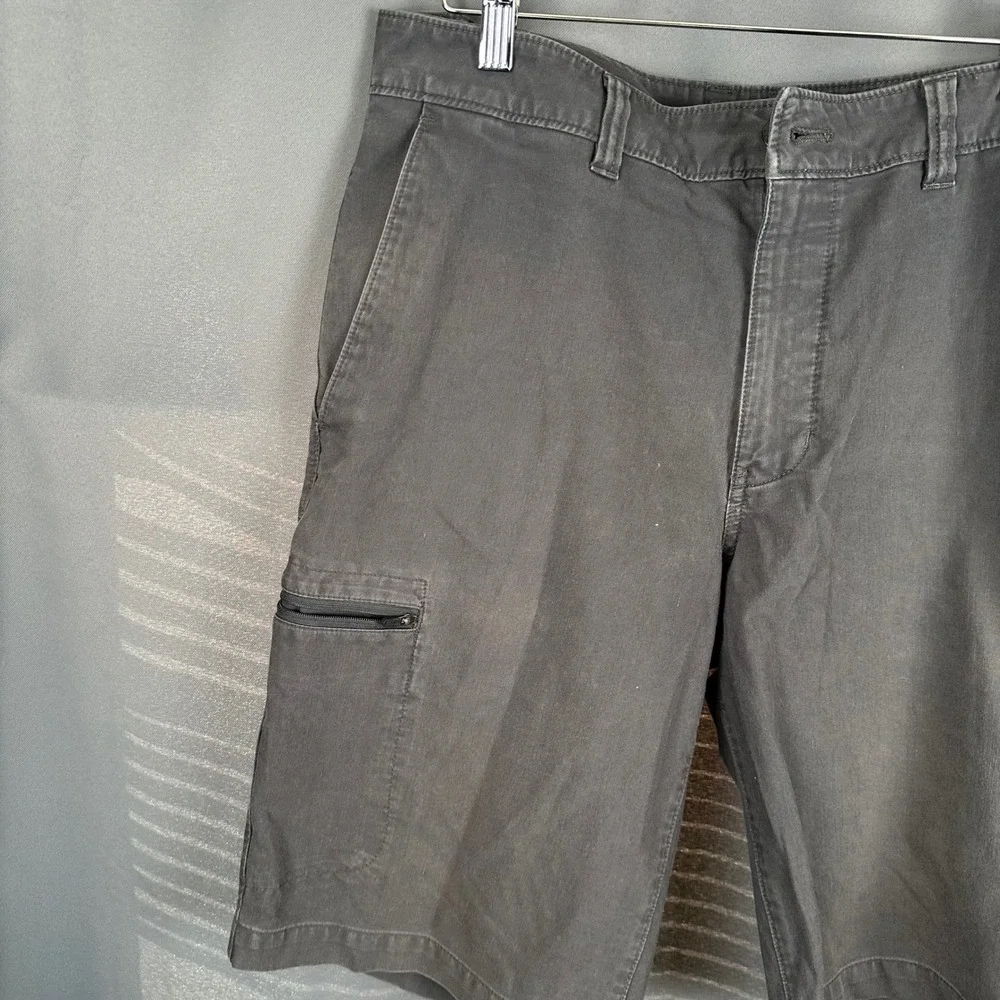 The North Face Mens Gray Utility Cargo Shorts Size 34 Hiking Outdoor Casual